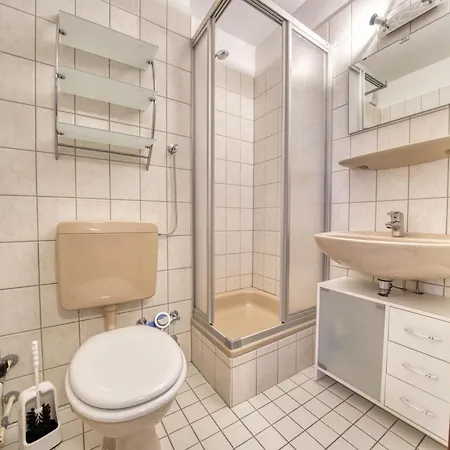- Haus P, App 0p0305 *