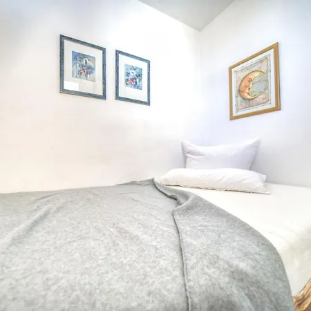 - Haus P, App 0p0305